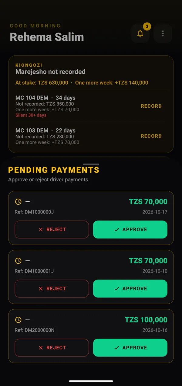Pending payments sheet on Android where the owner approves or rejects each driver payment with its reference.